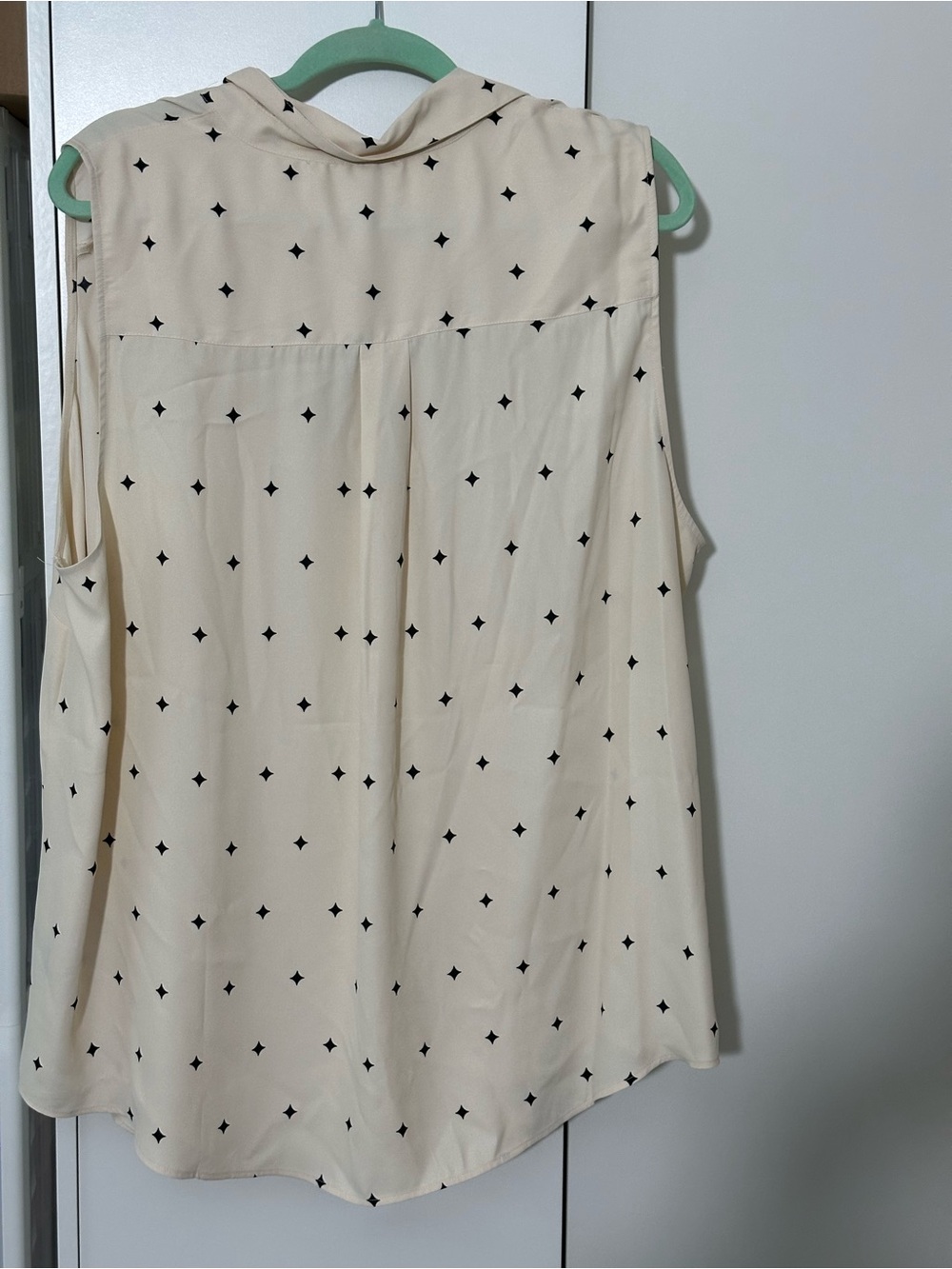 torrid Cream Sleeveless Blouse with Black Diamond Print - Picture 3 of 3